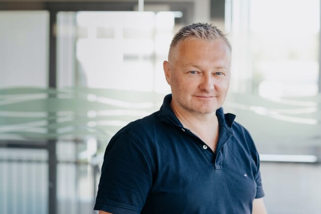 A headshot of a man.