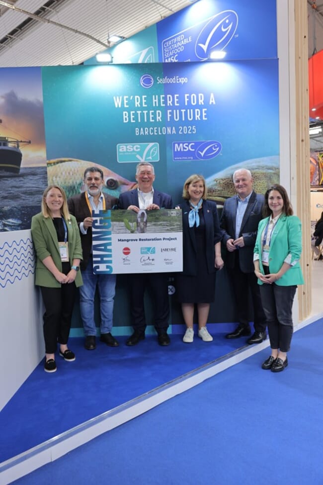 A group photo at a trade fair.